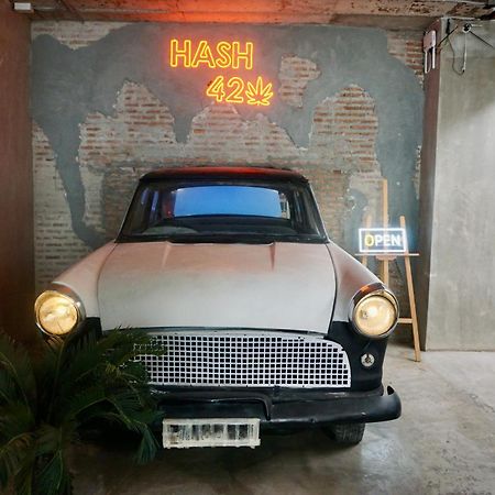 Silom Soi 3 Hash Apartment Hip And Funky With Rooftop View Bangkok Esterno foto