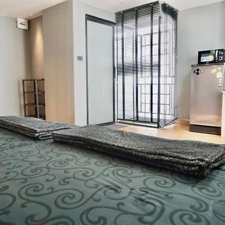 Silom Soi 3 Hash Apartment Hip And Funky With Rooftop View Bangkok Esterno foto