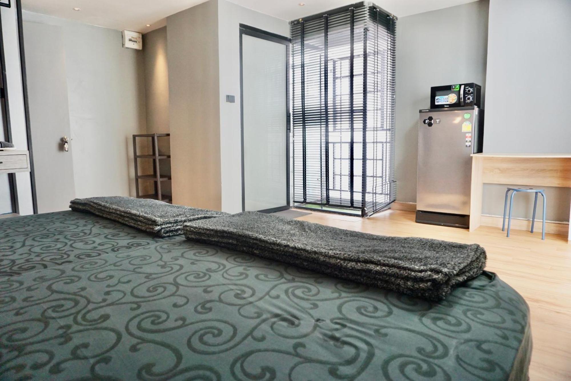 Silom Soi 3 Hash Apartment Hip And Funky With Rooftop View Bangkok Esterno foto